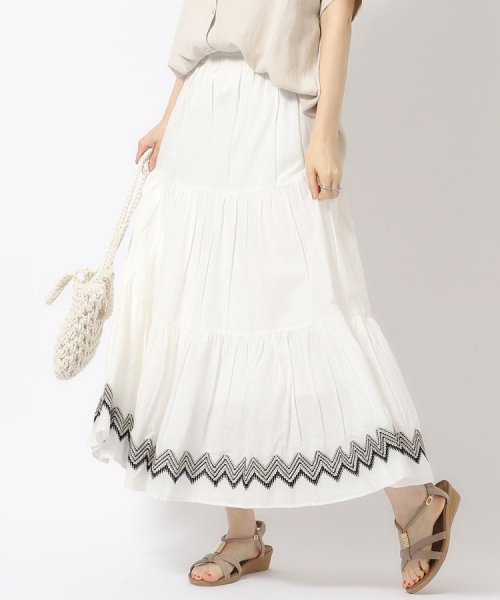 SHOO・LA・RUE(シューラルー)/ふわっと揺れる インド綿 ティアード刺繍スカート/ホワイト（001）