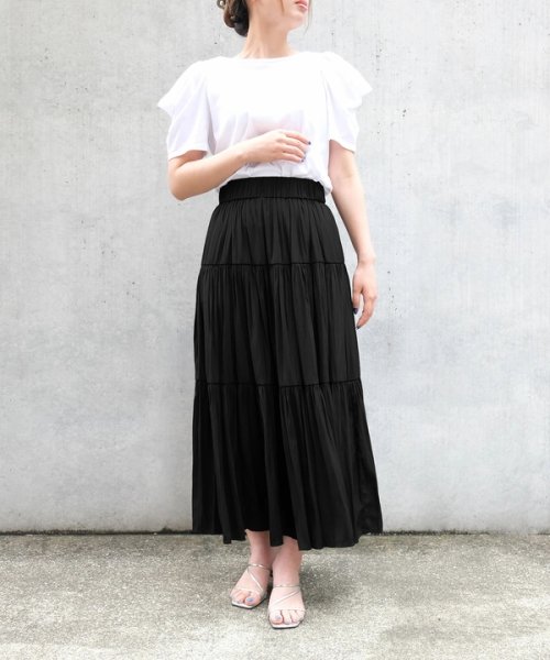 パウダーサテンティアードスカート 