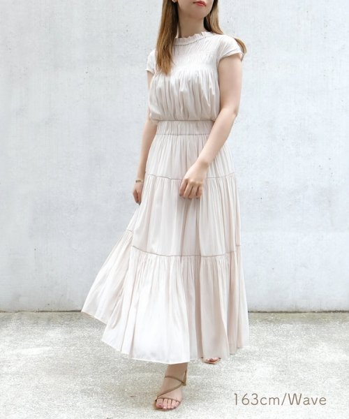 パウダーサテンティアードスカート 