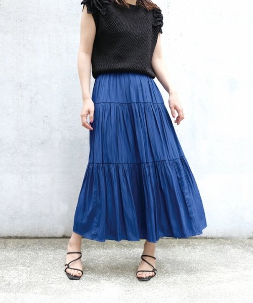 パウダーサテンティアードスカート 