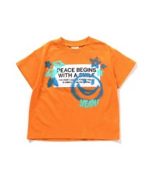 BREEZE(ブリーズ)/ロゴアップリケスプレー風プリントTシャツ/オレンジ