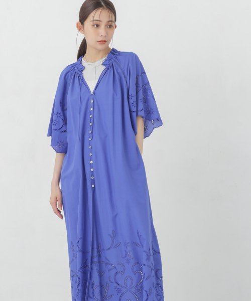 インドシフリー刺繍ワンピース 袖口に大胆にシフリー刺繍を施し スカラップにカットした贅沢な作りのワンピース