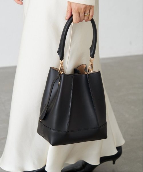 《追加予約》GIANNI NOTARO/ジャンニ ノターロ バケツガタバッグ 219/RUGA 商品説明メーカー品番：219/RUGA弊社カラー：メーカーカラーブラック(001)：NEROキャメル(025)：CUOIOイエロー(080)： F2039478243(15708円)