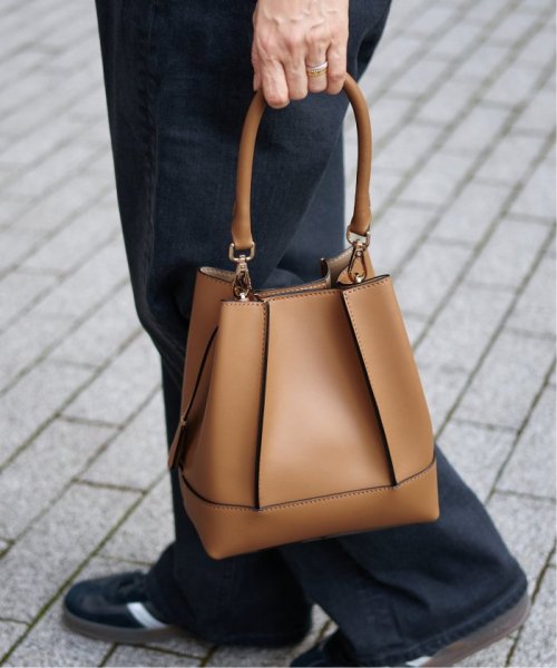 《追加予約》GIANNI NOTARO/ジャンニ ノターロ バケツガタバッグ 219/RUGA 商品説明メーカー品番：219/RUGA弊社カラー：メーカーカラーブラック(001)：NEROキャメル(025)：CUOIOイエロー(080)： F2039478243(15708円)