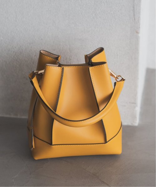 《追加予約》GIANNI NOTARO/ジャンニ ノターロ バケツガタバッグ 219/RUGA 商品説明メーカー品番：219/RUGA弊社カラー：メーカーカラーブラック(001)：NEROキャメル(025)：CUOIOイエロー(080)： F2039478243(15708円)