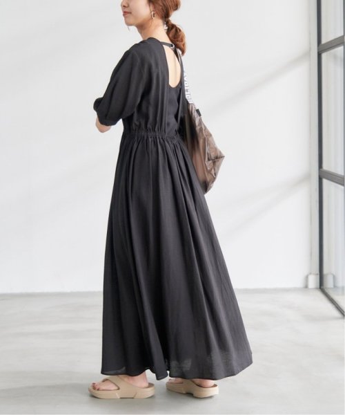 バックオープンワンピース 商品説明リラクシーなムードの高まるブラックカラーが着映える大人の夏ワンピースが登場。シンプルなフロントデザイン U1728899337(13200円)