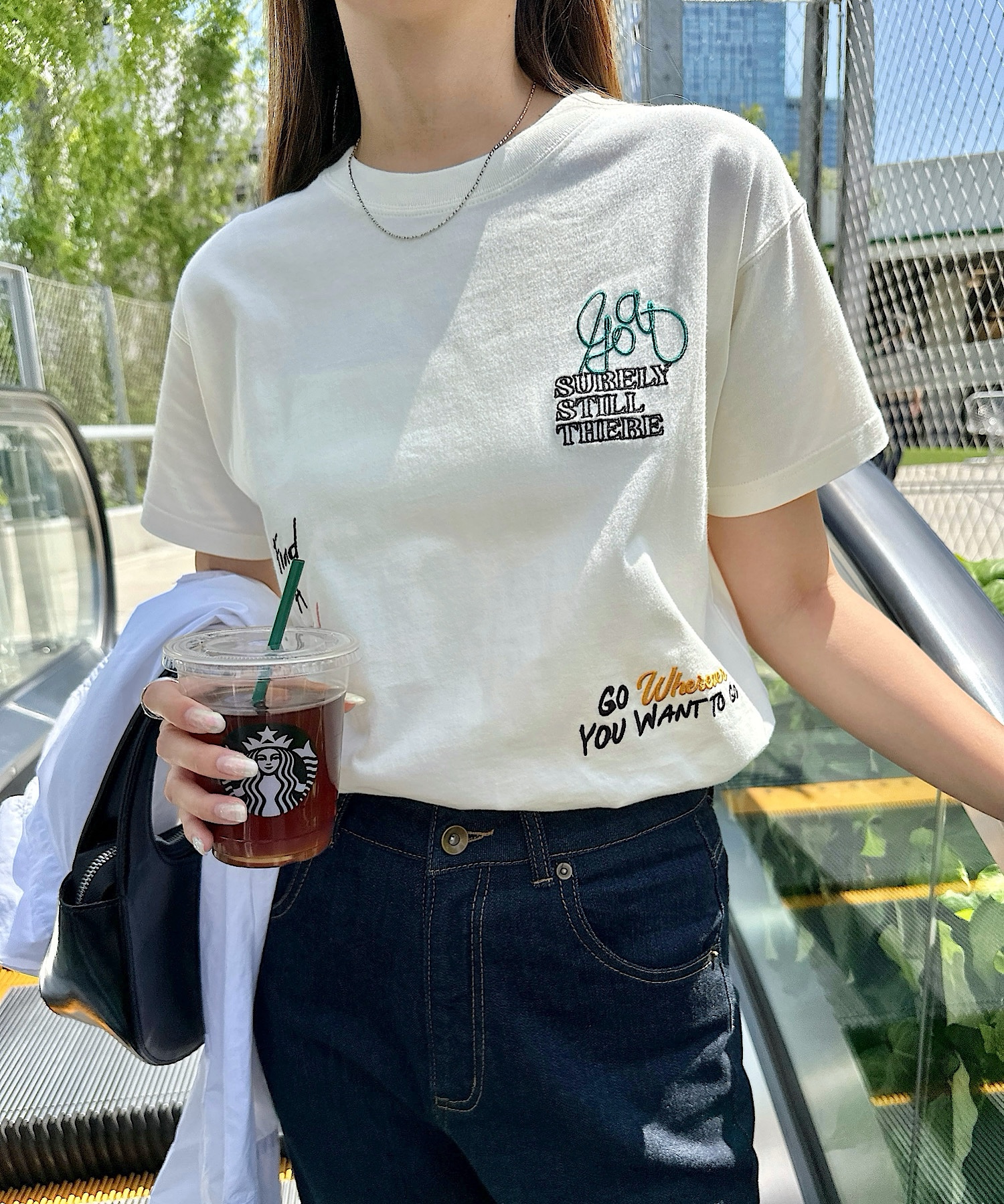 セール】ランダム ロゴ 刺繍入り 半袖 Tシャツ(506270992) アンドミー(and Me...) MAGASEEK