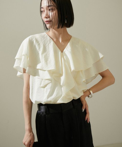 ラッフルカラーフレアスリーブブラウス 
