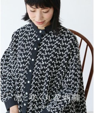 sanpo kuschel/凛と咲く丸花刺繍ブラウス/506365727