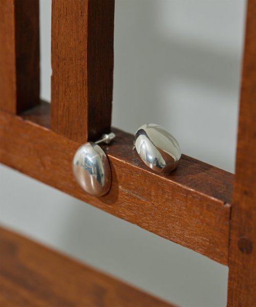 【2.718】オーバルスタッドピアス  PE1424870861(11000円)