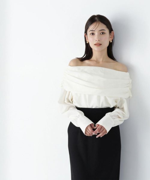 NATURAL BEAUTY BASIC(ナチュラルビューティーベーシック)/ギャザーオフショルブラウス　24AW/オフ1