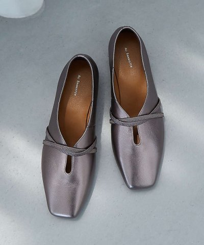 【Youtuber紹介】ストラップソフトレザーフラットパンプス