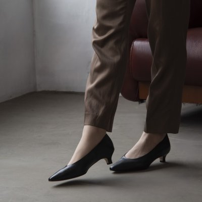 スリムスクエアトゥローヒールパンプス