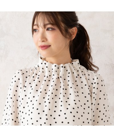 タックブラウス