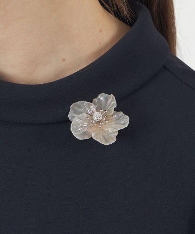 シアーフラワーブローチ