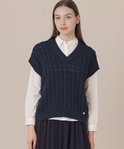 ケーブルニットベスト
