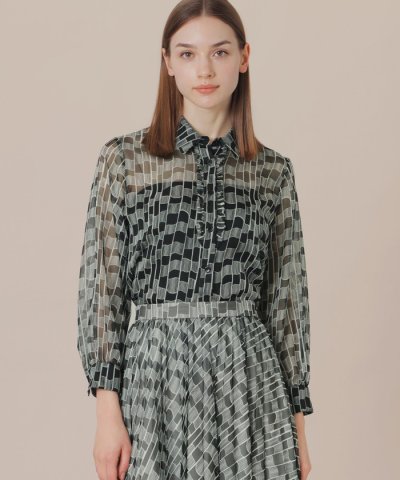 グラフィカルメッシュプリントブラウス