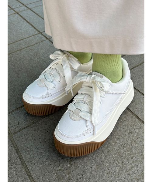 アグスニーカー★UGGe for emmiベージュスニーカー24センチ emmi」と「UGG®」のコラボレーションスニーカーが発売！＜3月1日