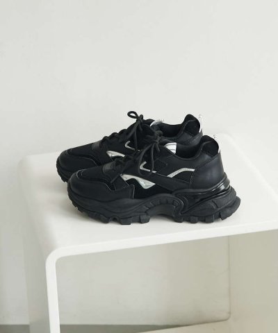 【販売店舗限定】厚底/軽量 メタリックポイント スニーカー