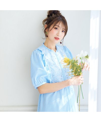 アイレット刺繍ブラウス