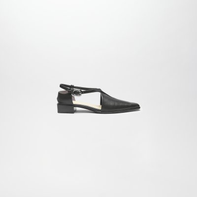 EIN BUCKLE PUMPS