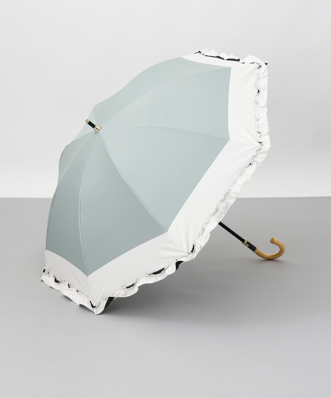 ビューランス　フリルたっぷり　サマーシールド日傘　ホワイト WEB限定】フリル晴雨兼用傘（1段スライドショート）EC限定品｜オーロラ