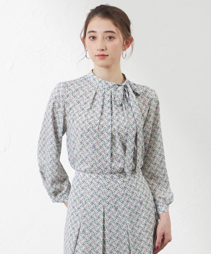 美品 AMACA アマカ リバティ 長袖ブラウス 洗える ブルー系 大きいサイズ フィブリルサテンブラウスワンピース(ワンピース)｜AMACA(アマカ