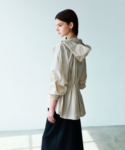 ライトメモリータフタ フーデッドジップブルゾン