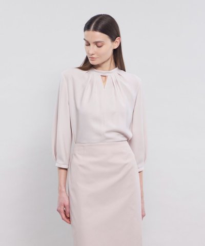 ストレッチバックサテン スタンドカラーブラウス