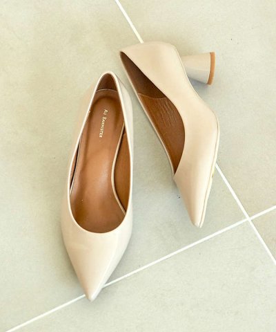 ポインテッドトゥパンプス
