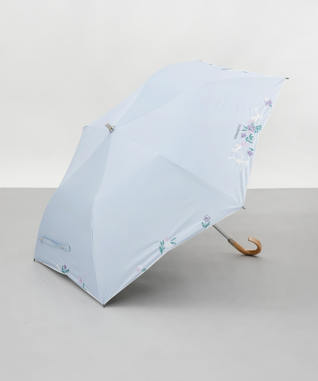 NINA RICCI（ニナリッチ）花柄刺しゅう晴雨兼用パラソル(2段折りたたみ