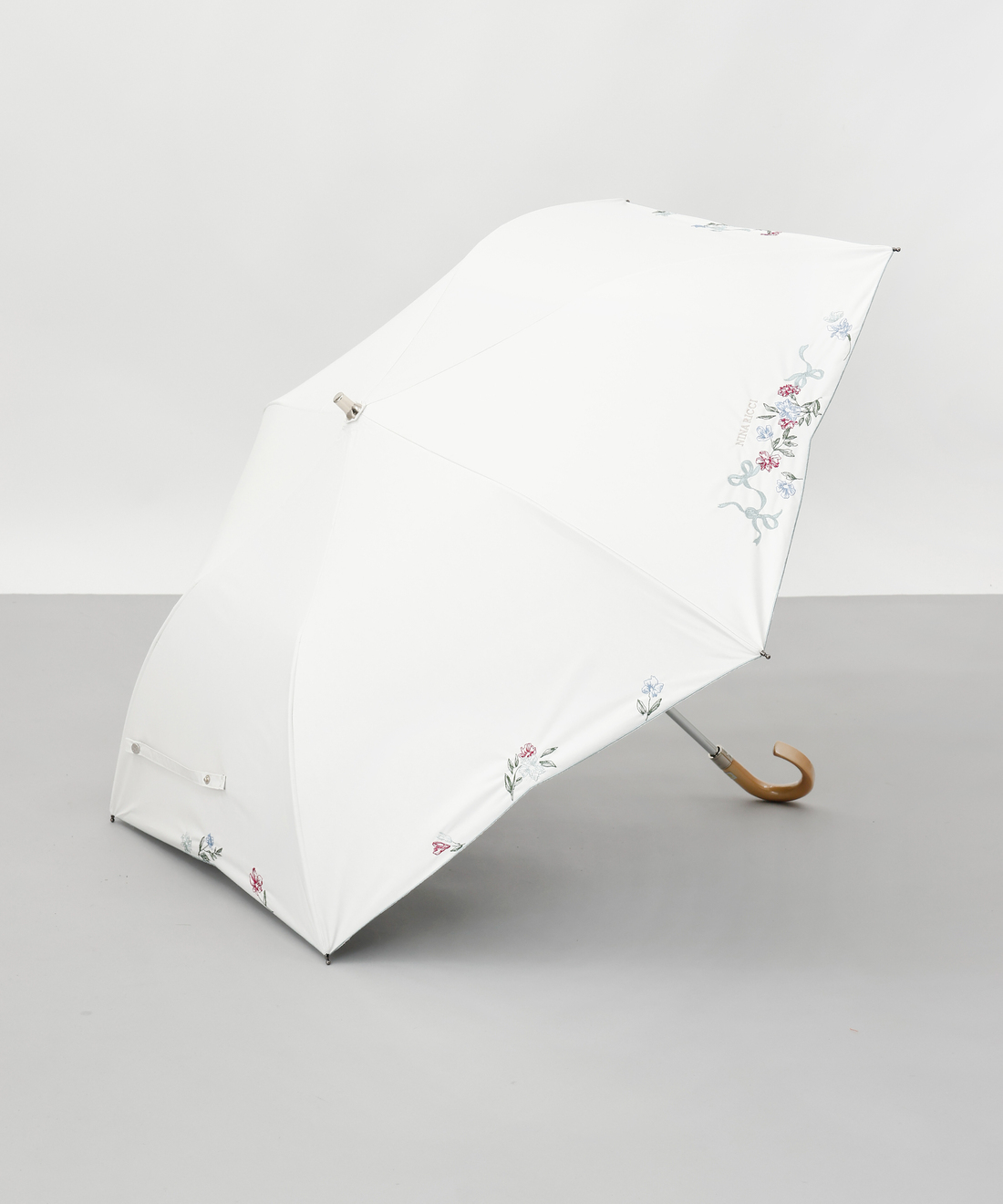 NINA RICCI（ニナリッチ）花柄刺しゅう晴雨兼用パラソル(2段折りたたみ