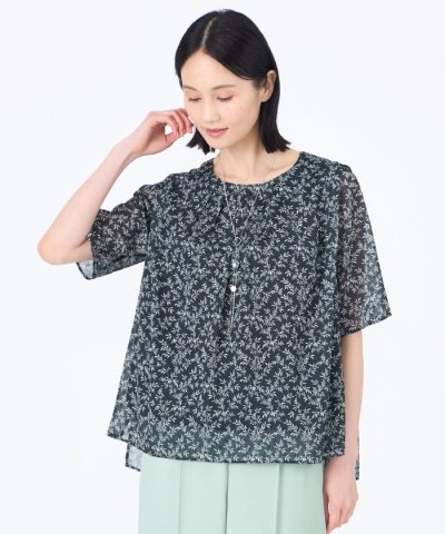 【ウォッシャブル】シャドーフラワープリントプルオーバーブラウス