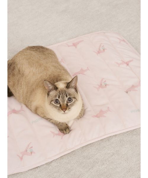 GELATOPIQUECAT & DOG 【CAT & DOG】【接触冷感】SHARK柄COOLINGマット PNK F GELATOPIQUECAT & DOG 【CAT & DOG】【接触冷感】SHARK柄COOLINGマット PNK F