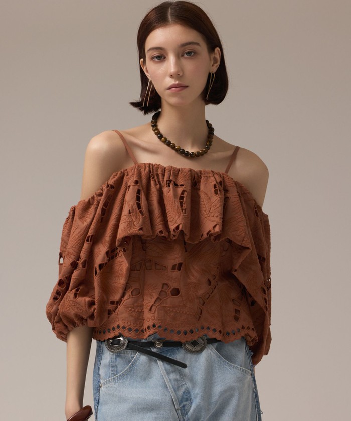 GRACECONTINENTAL カットワークオフショルトップ ブラウン 36 GRACECONTINENTAL カットワークオフショルトップ ブラウン 36