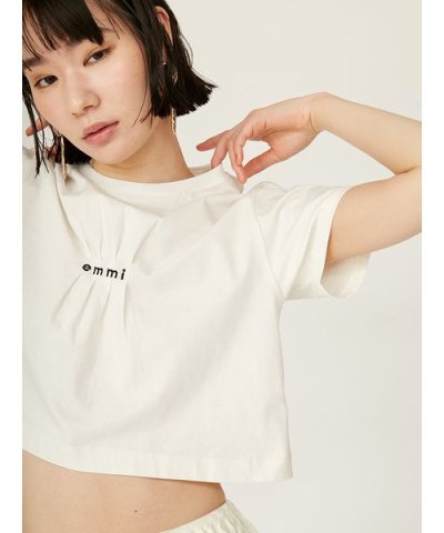 【限定カラー】【emmi×PlaX（TM）】クロップドemmiロゴＴシャツ