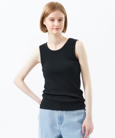 Uネックタンクトップ