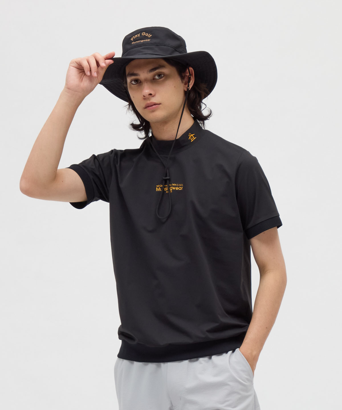 Munsingwear(ings) マンシングウェア Munsingwear ペンギングラフィックプリント半袖モック ブラック L Munsingwear(ings) マンシングウェア Munsingwear ペンギングラフィックプリント半袖モック ブラック L