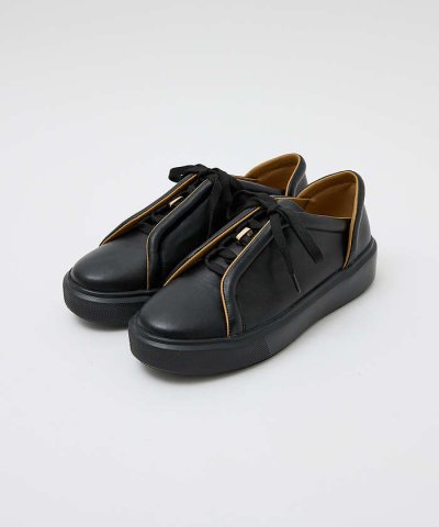 レースアップスニーカー