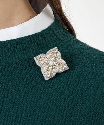 メダリオンフェルトブローチ