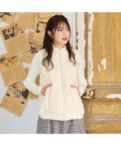 ケーブルニットドッキングベスト