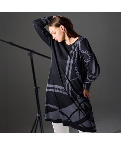 【M～4L】オーナメントプリントチュニックＴシャツ