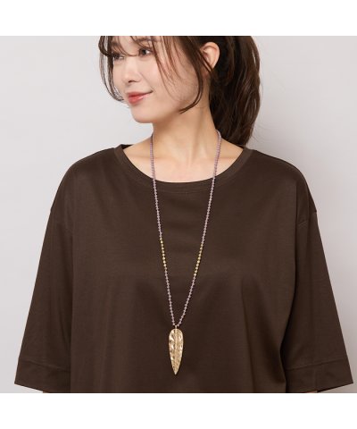 ゴールド調リーフモチーフロングネックレス