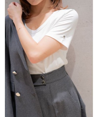UネックTシャツ
