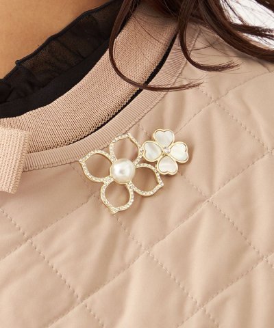 シェルフラワーブローチ