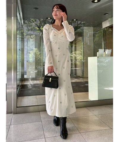 花柄刺繍ベロアワンピース