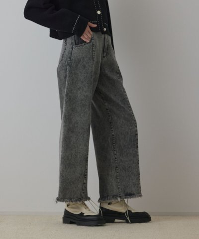 カーブデニムパンツ
