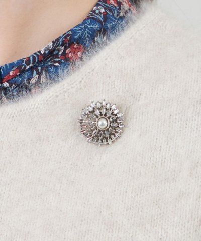 クリスタルブローチ