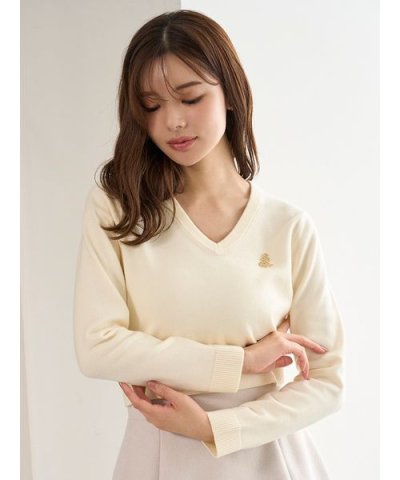 ブローチ付きニットプルオーバー