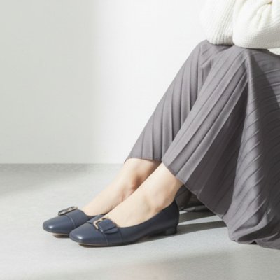 ヒップス HIPS 【本革】ベルトデザインスクエアトゥパンプス